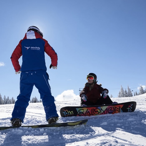 There are also snowboard instructors or dual instructors for skiing and snowboarding