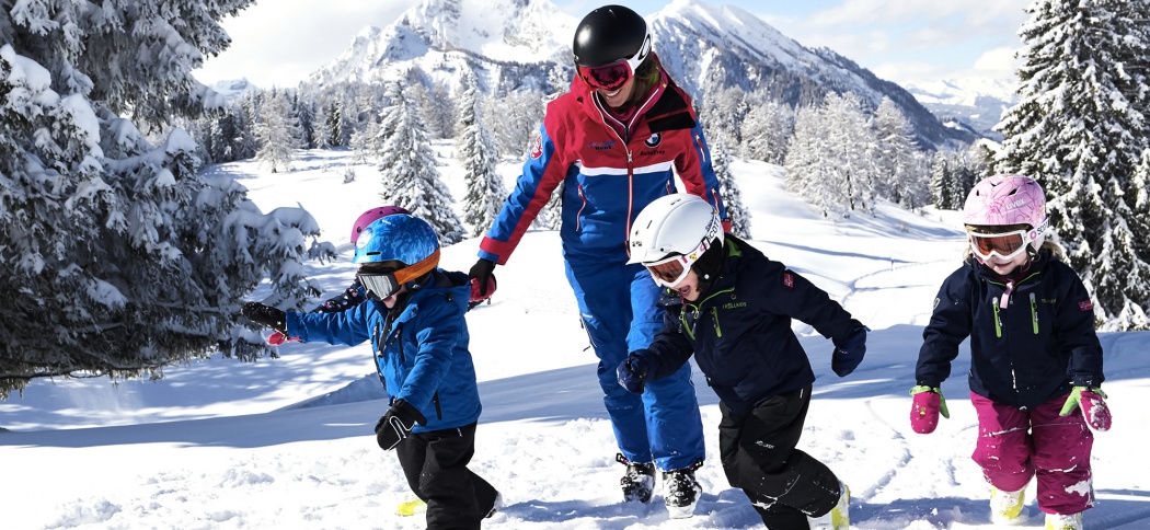 Spaß mit Kindern im Kinderland der Skischule Alpendorf